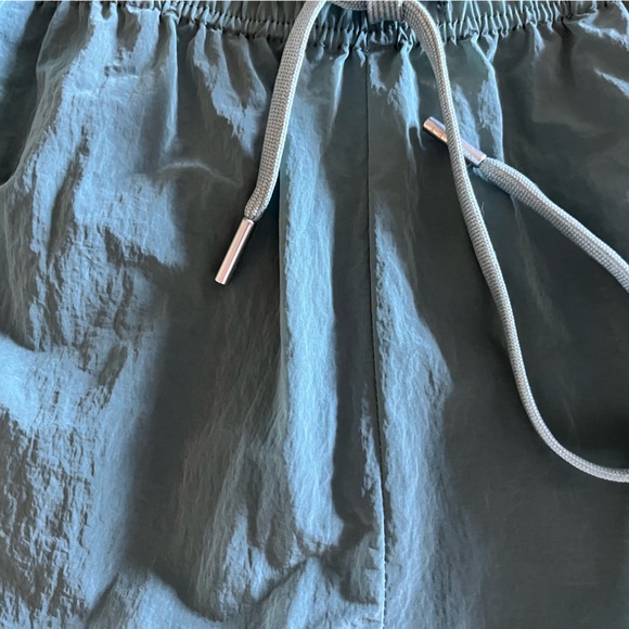 VARLEY Tulair crinkled-shell shorts (L) worn 1x! - Picture 6 of 6